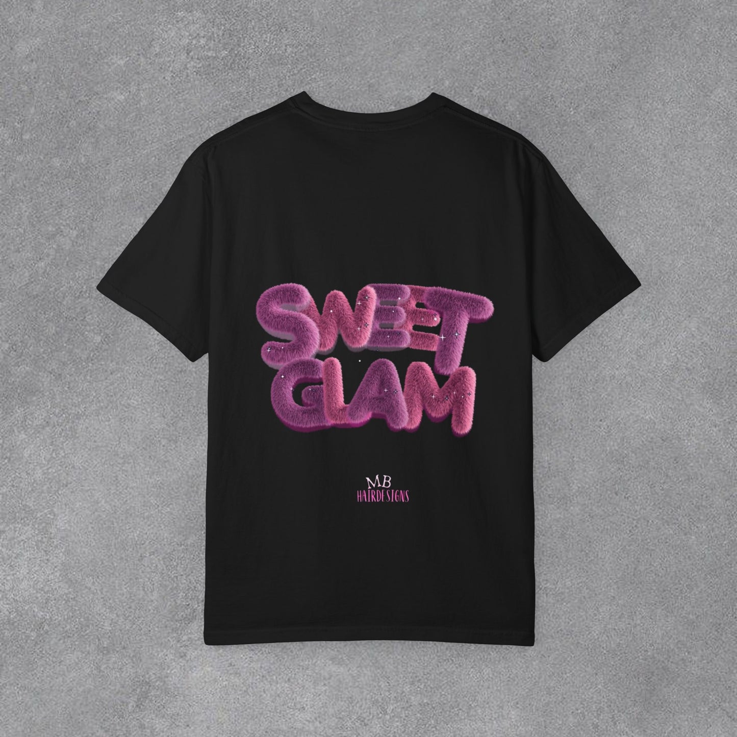 Copy of 💗 TATLI GÖRÜN,TARZINLA İZ BIRAK! 💗  “Sweet Glam” Puff Logo Tee ✨ Pembe kadife pençe detayıyla basic tişört anlayışını tamamen değiştiriyor. 🎀