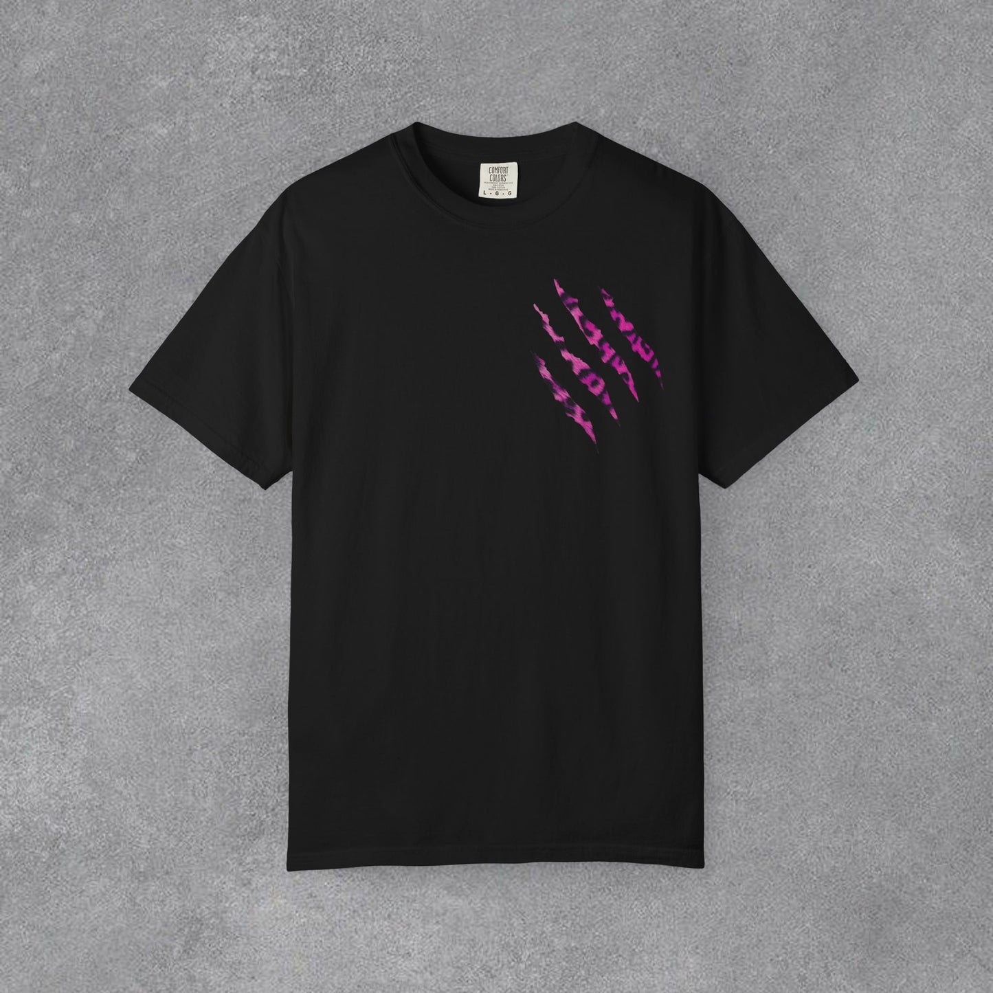 Copy of 💗 TATLI GÖRÜN,TARZINLA İZ BIRAK! 💗  “Sweet Glam” Puff Logo Tee ✨ Pembe kadife pençe detayıyla basic tişört anlayışını tamamen değiştiriyor. 🎀