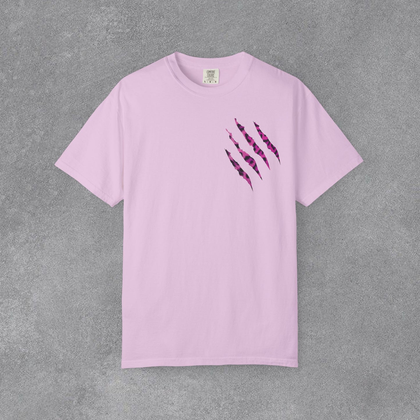 Copy of 💗 TATLI GÖRÜN,TARZINLA İZ BIRAK! 💗  “Sweet Glam” Puff Logo Tee ✨ Pembe kadife pençe detayıyla basic tişört anlayışını tamamen değiştiriyor. 🎀