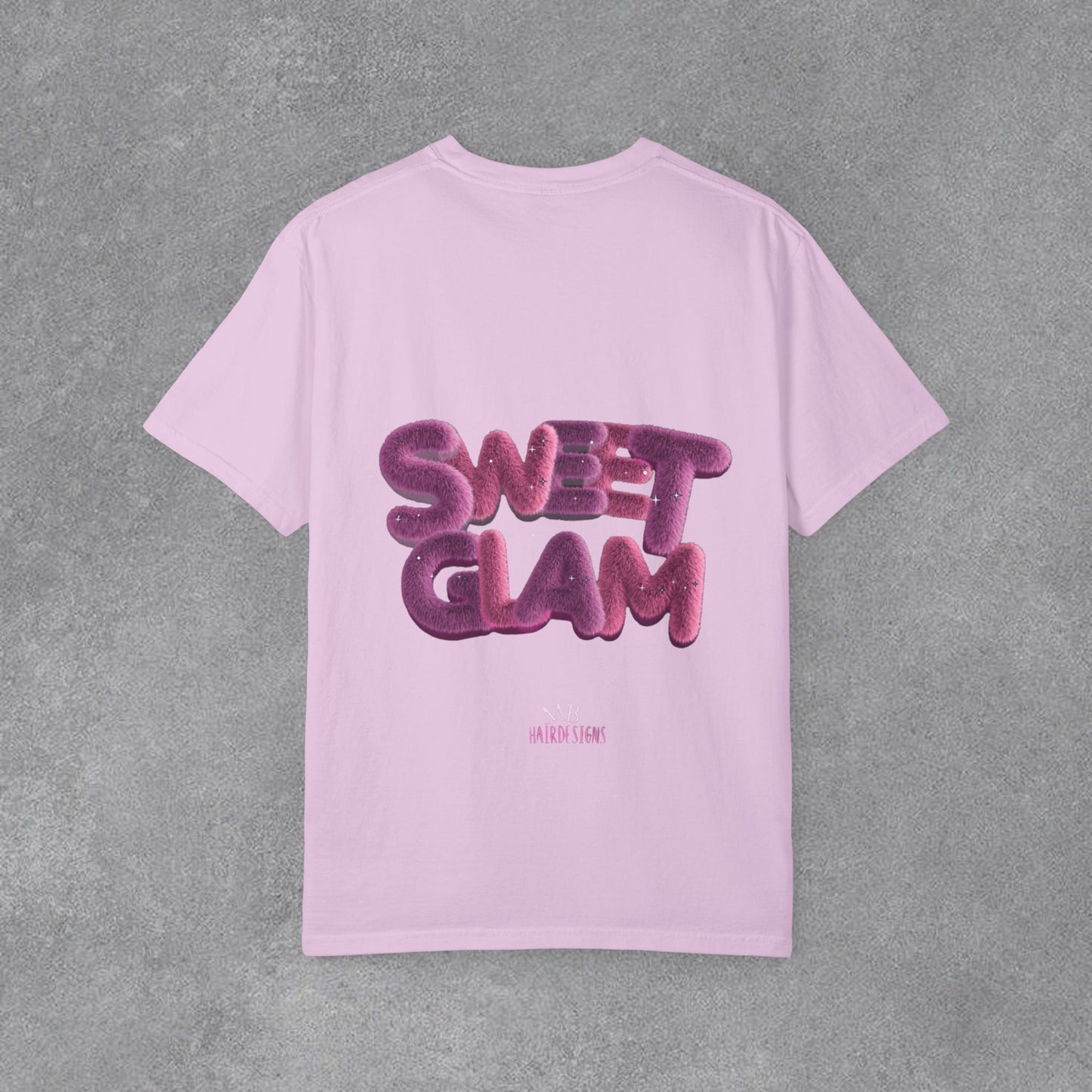 Copy of 💗 TATLI GÖRÜN,TARZINLA İZ BIRAK! 💗  “Sweet Glam” Puff Logo Tee ✨ Pembe kadife pençe detayıyla basic tişört anlayışını tamamen değiştiriyor. 🎀