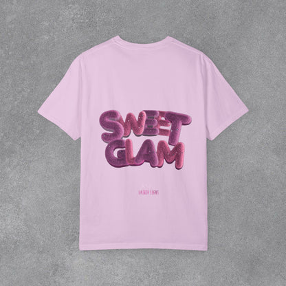 Copy of 💗 TATLI GÖRÜN,TARZINLA İZ BIRAK! 💗  “Sweet Glam” Puff Logo Tee ✨ Pembe kadife pençe detayıyla basic tişört anlayışını tamamen değiştiriyor. 🎀