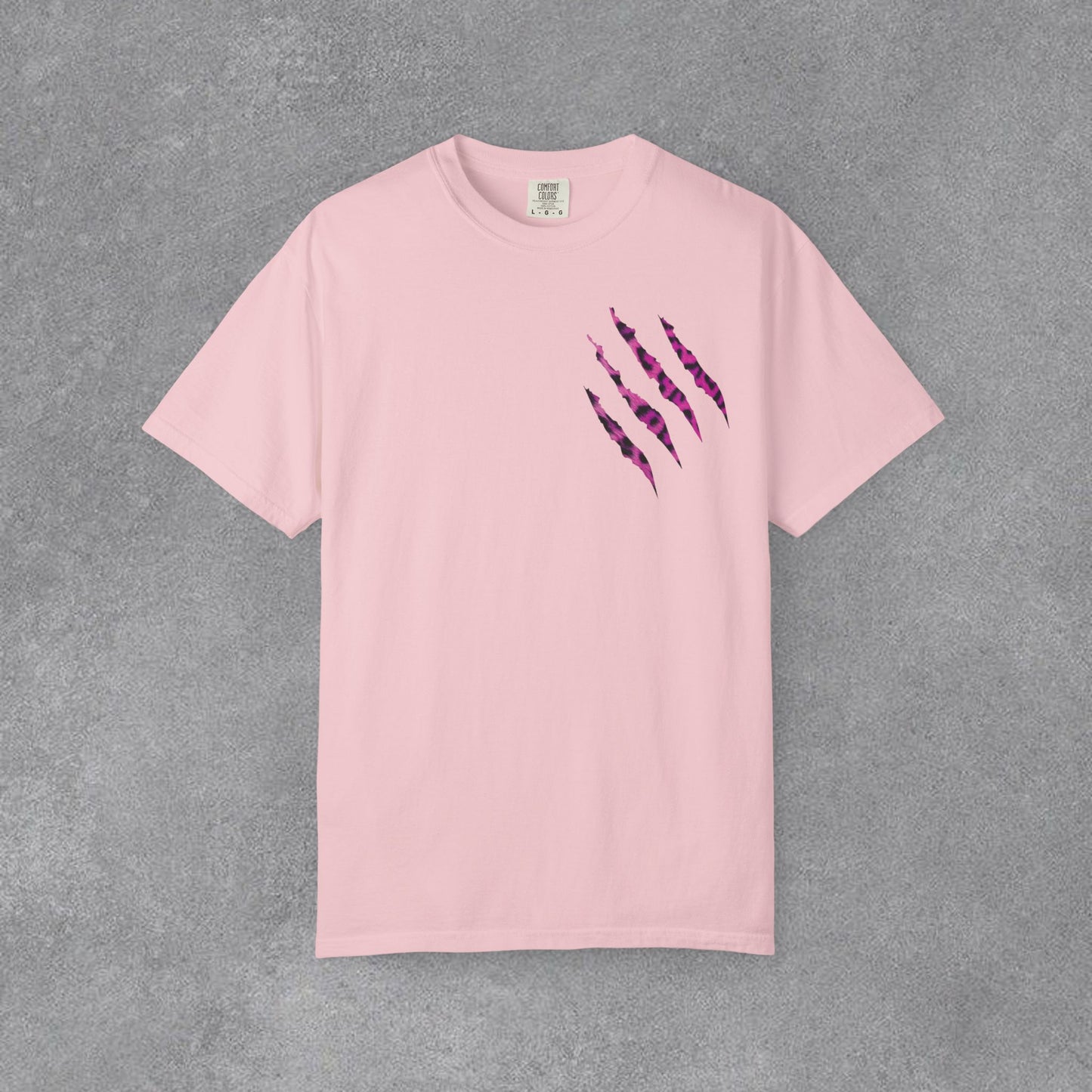 Copy of 💗 TATLI GÖRÜN,TARZINLA İZ BIRAK! 💗  “Sweet Glam” Puff Logo Tee ✨ Pembe kadife pençe detayıyla basic tişört anlayışını tamamen değiştiriyor. 🎀