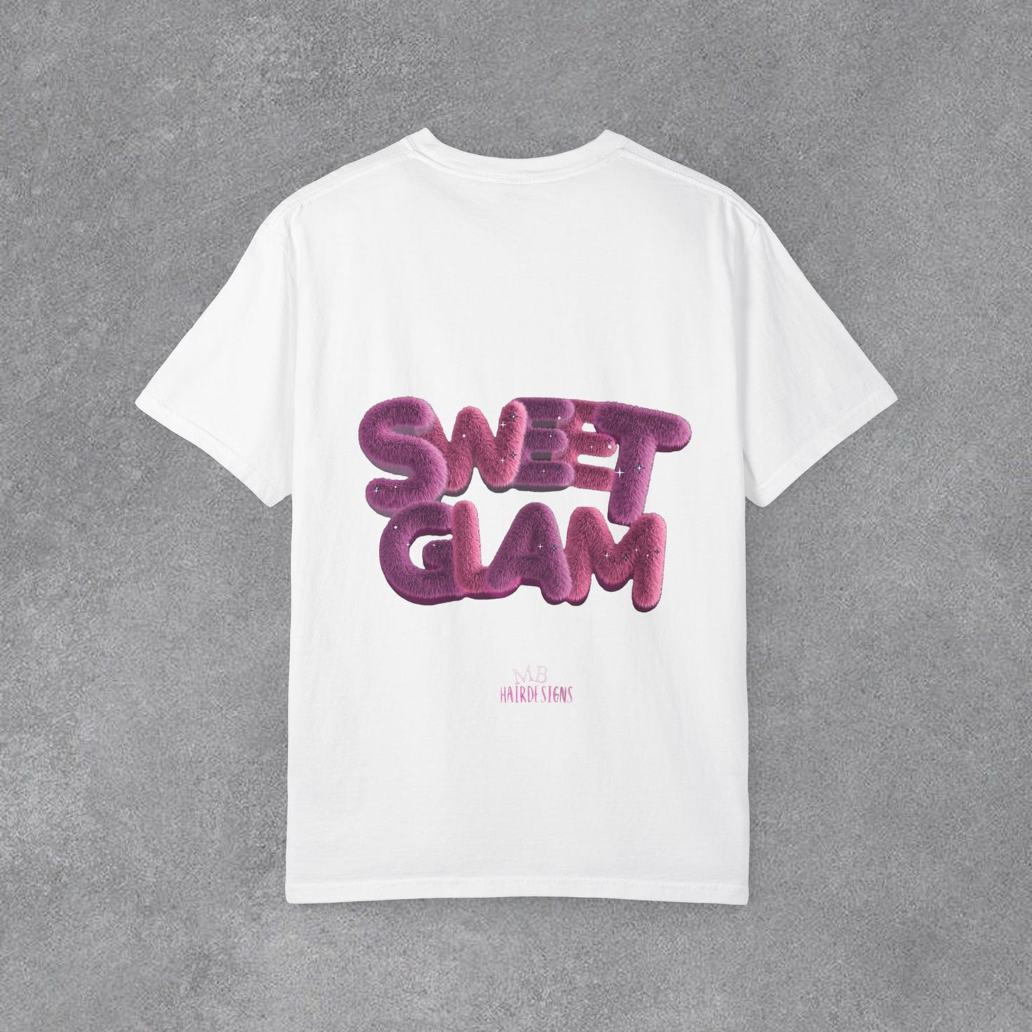 Copy of 💗 TATLI GÖRÜN,TARZINLA İZ BIRAK! 💗  “Sweet Glam” Puff Logo Tee ✨ Pembe kadife pençe detayıyla basic tişört anlayışını tamamen değiştiriyor. 🎀