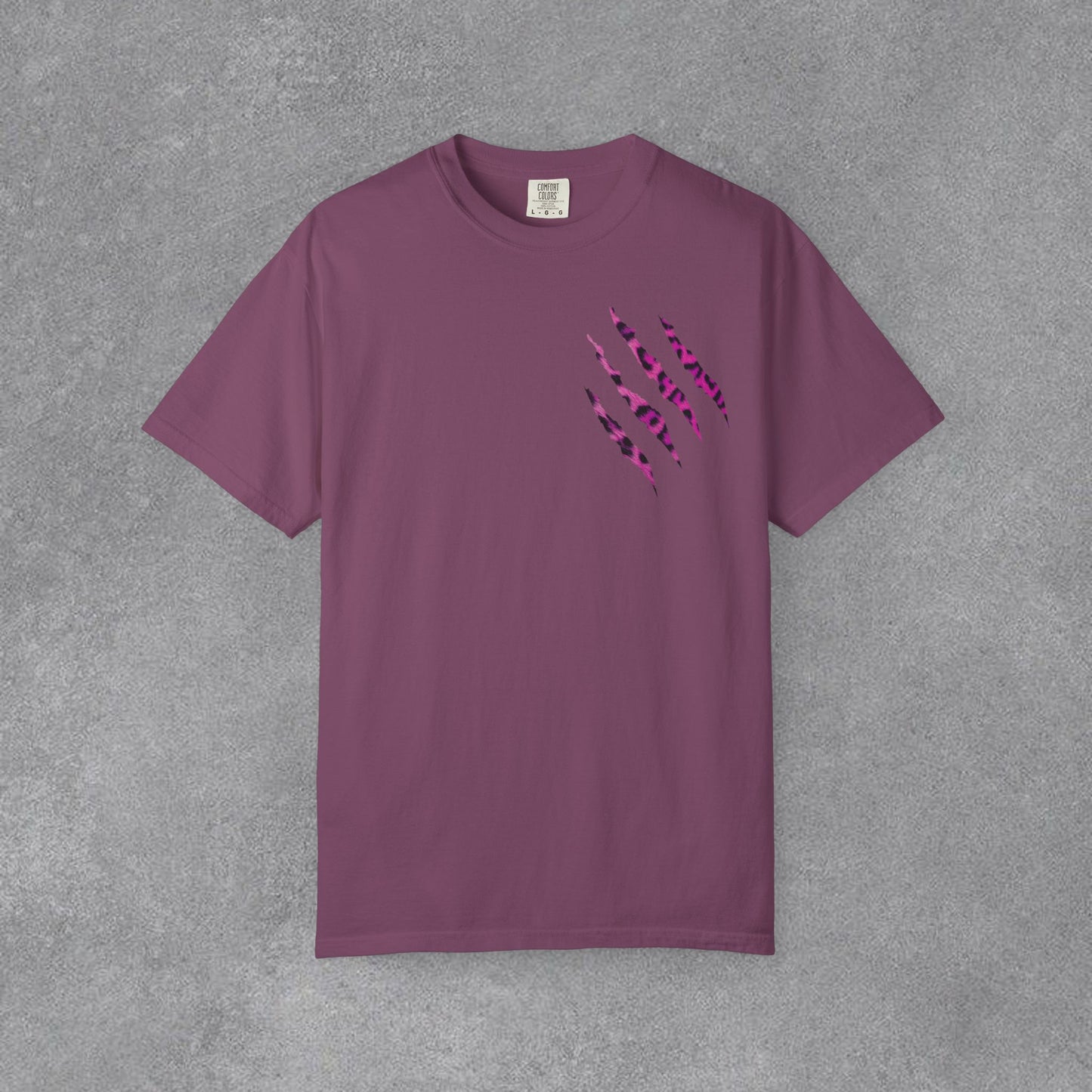 Copy of 💗 TATLI GÖRÜN,TARZINLA İZ BIRAK! 💗  “Sweet Glam” Puff Logo Tee ✨ Pembe kadife pençe detayıyla basic tişört anlayışını tamamen değiştiriyor. 🎀